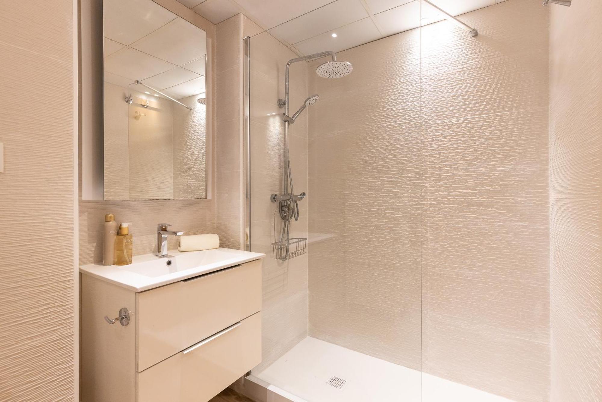 Uhc Aqua Family Complex Apartment ซาลอว์ ภายนอก รูปภาพ